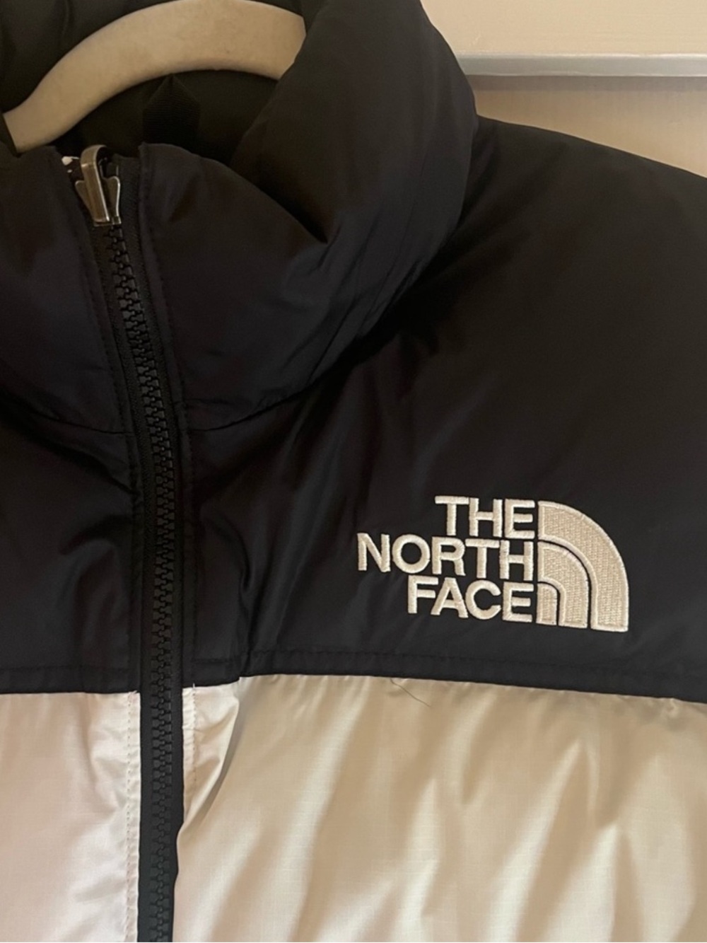 The North Face 1996 Retro Nuptse Jacket Gardenia White/TNF Black Small - Picture 15 of 16